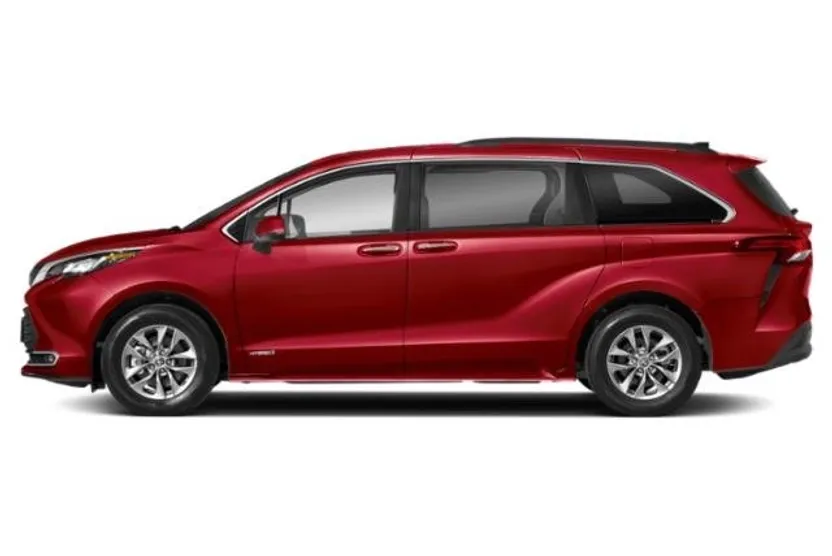 2023 Toyota Sienna XLE photo 1