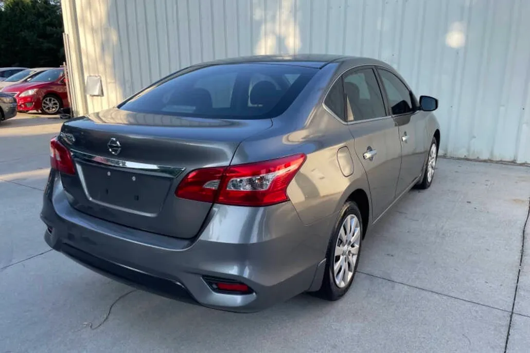 2017 Nissan Sentra S photo 1