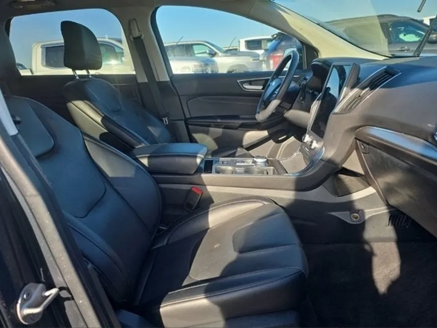 2022 Ford Edge Titanium photo 9