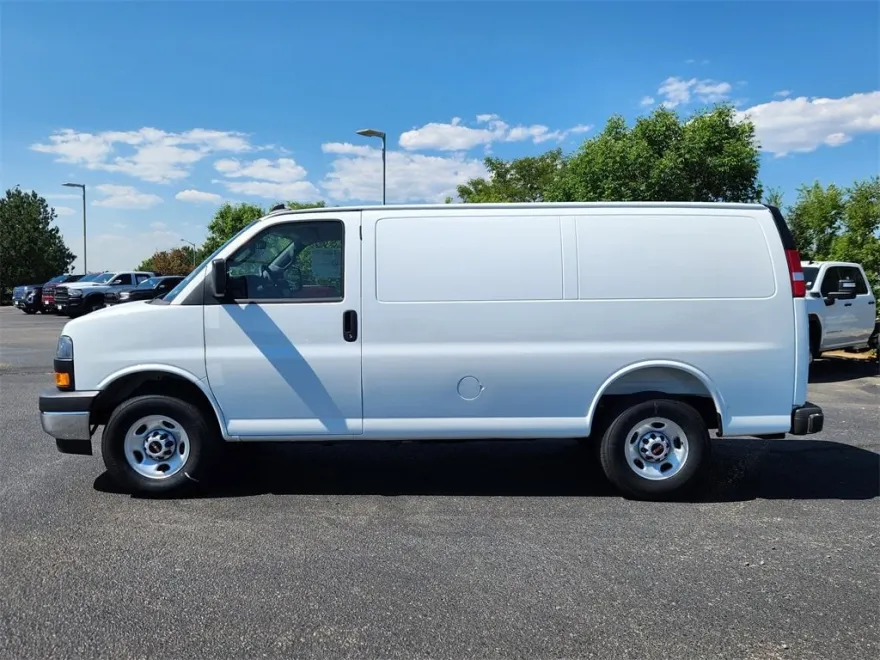 2025 Gmc Savana Cargo 2500 photo 1