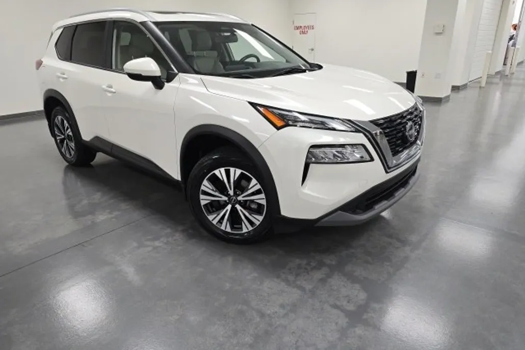2022 Nissan Rogue SV photo 1