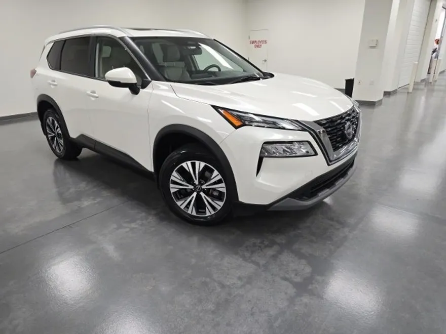 2022 Nissan Rogue SV photo 1