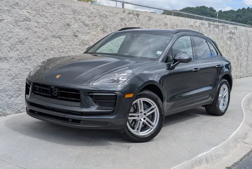 2025 Porsche Macan T photo 1