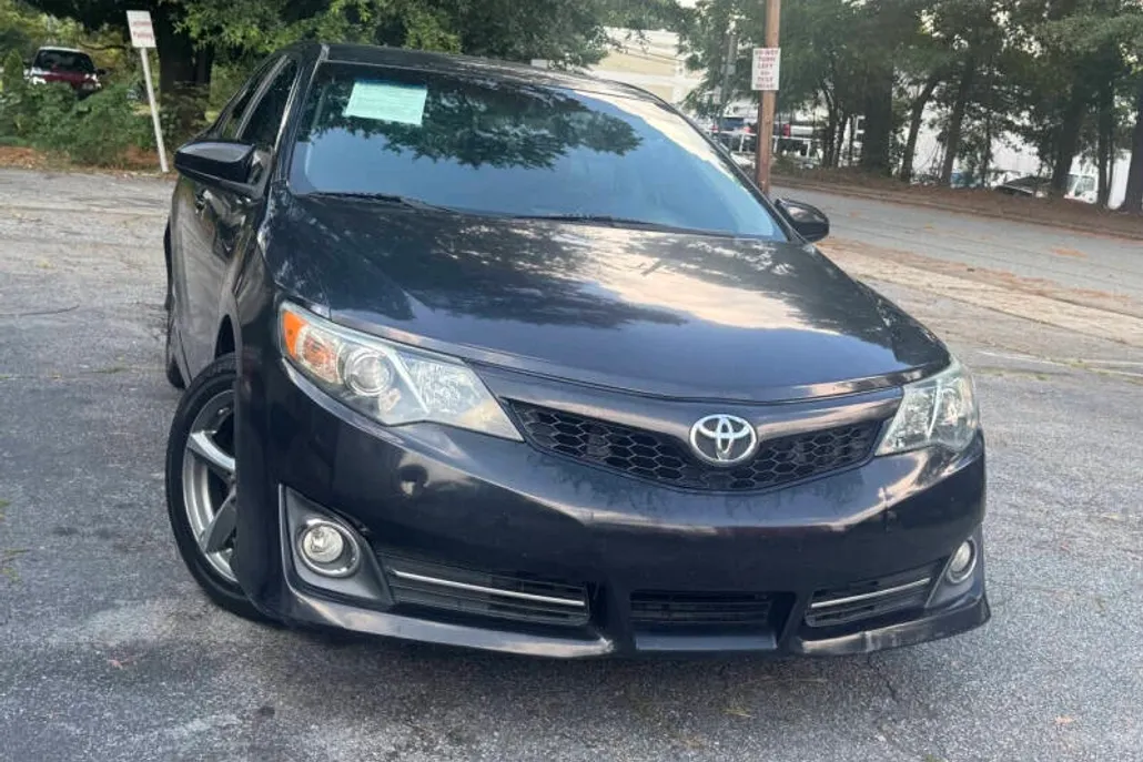 2012 Toyota Camry SE photo 1