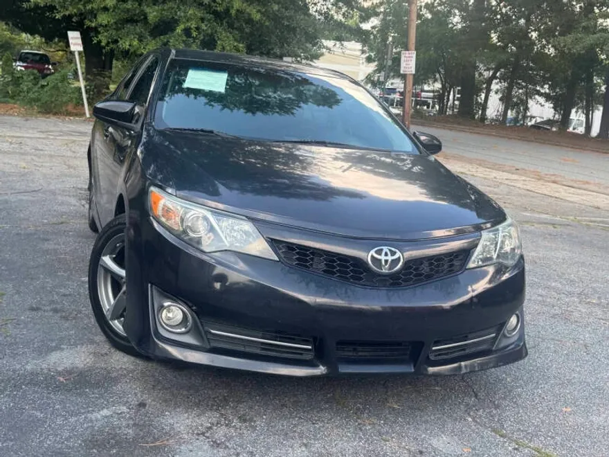2012 Toyota Camry SE photo 1