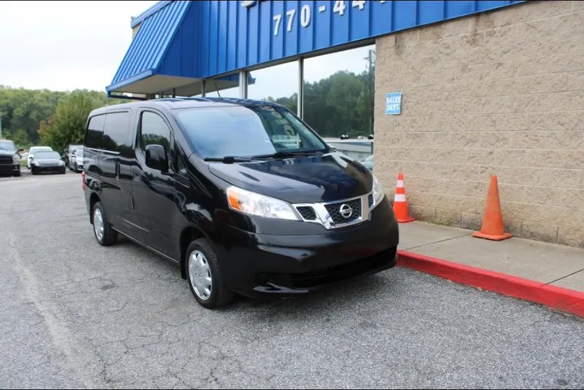 2017 Nissan NV200 SV photo 1