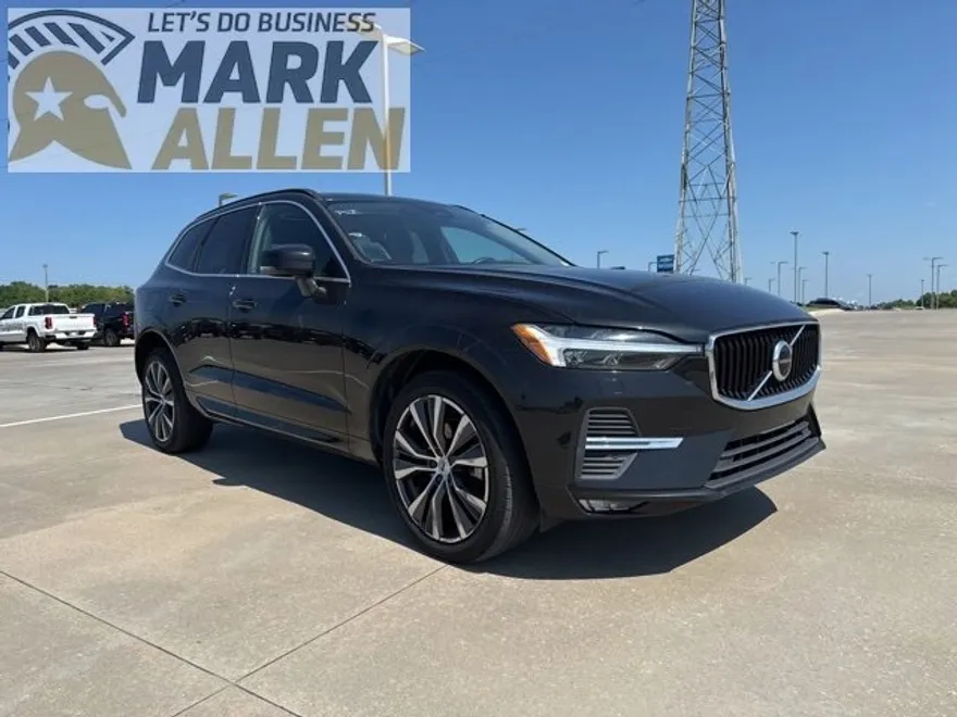 2022 Volvo XC60 Momentum photo 1
