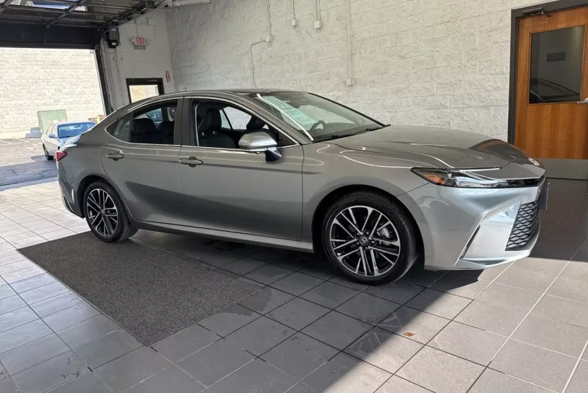 2025 Toyota Camry XLE photo 1