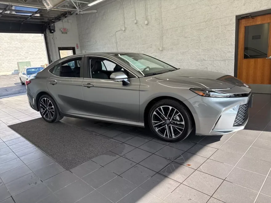 2025 Toyota Camry XLE photo 1