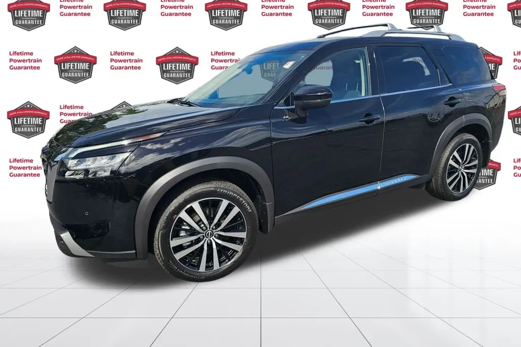 2025 Nissan Pathfinder Platinum photo 1