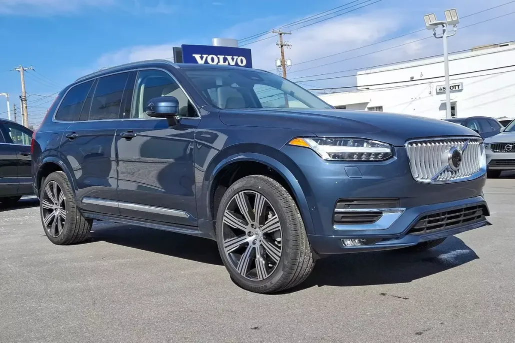2025 Volvo XC90 Plus photo 1