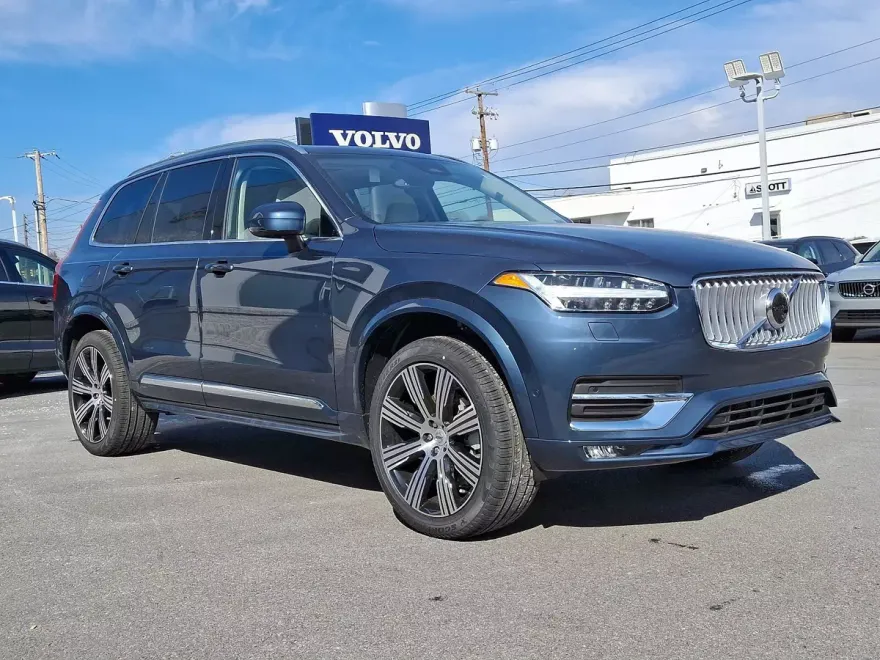 2025 Volvo XC90 Plus photo 1