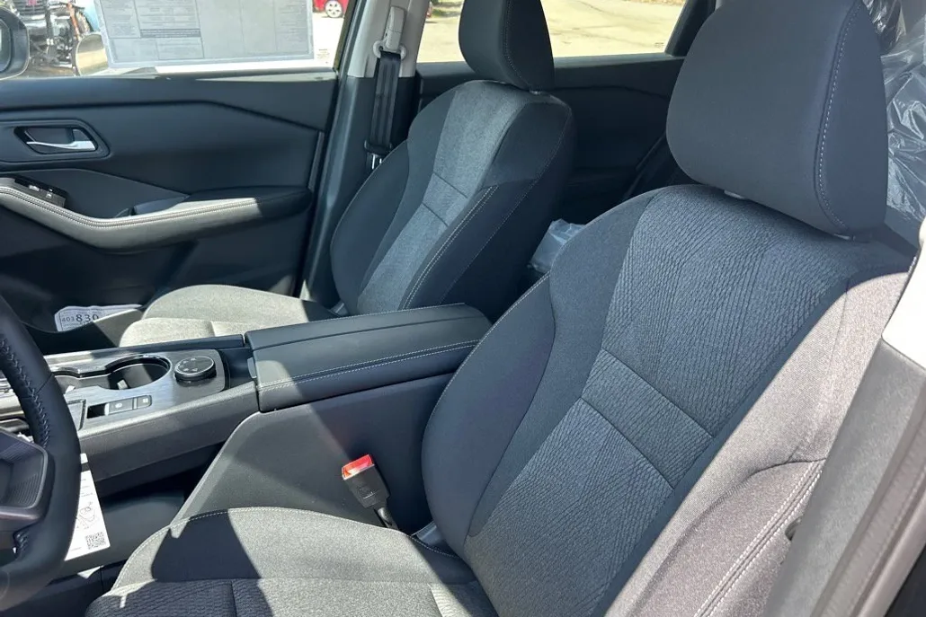 2026 Nissan Rogue SV photo 1