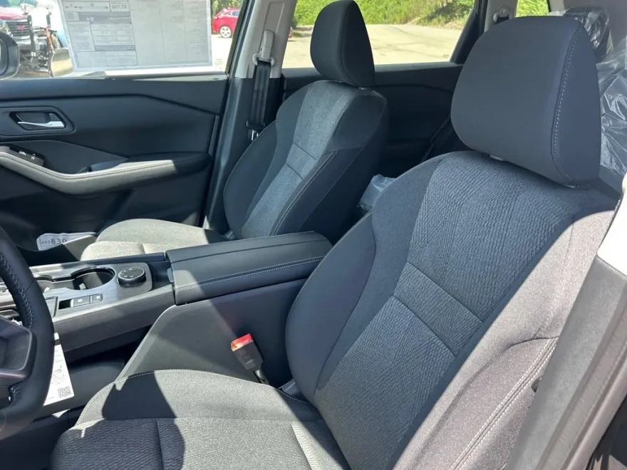 2026 Nissan Rogue SV photo 1
