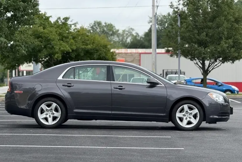 2011 Chevrolet Malibu LS photo 1