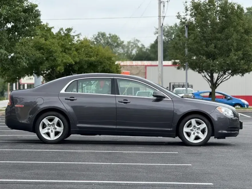 2011 Chevrolet Malibu LS photo 1