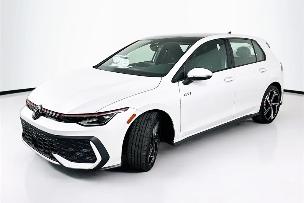 2025 Volkswagen Golf GTI SE photo 1