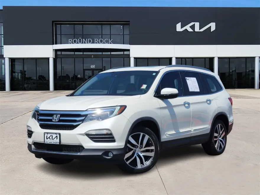 2017 Honda Pilot Elite photo 1