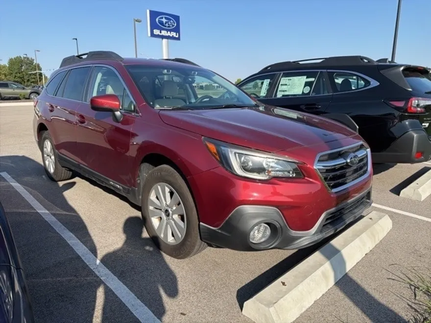 2019 Subaru Outback 2.5i Premium photo 1
