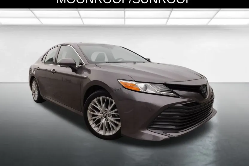 2018 Toyota Camry Hybrid XLE photo 1