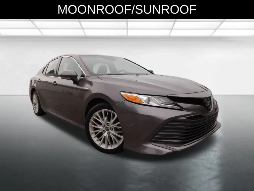 2018 Toyota Camry Hybrid XLE photo 1