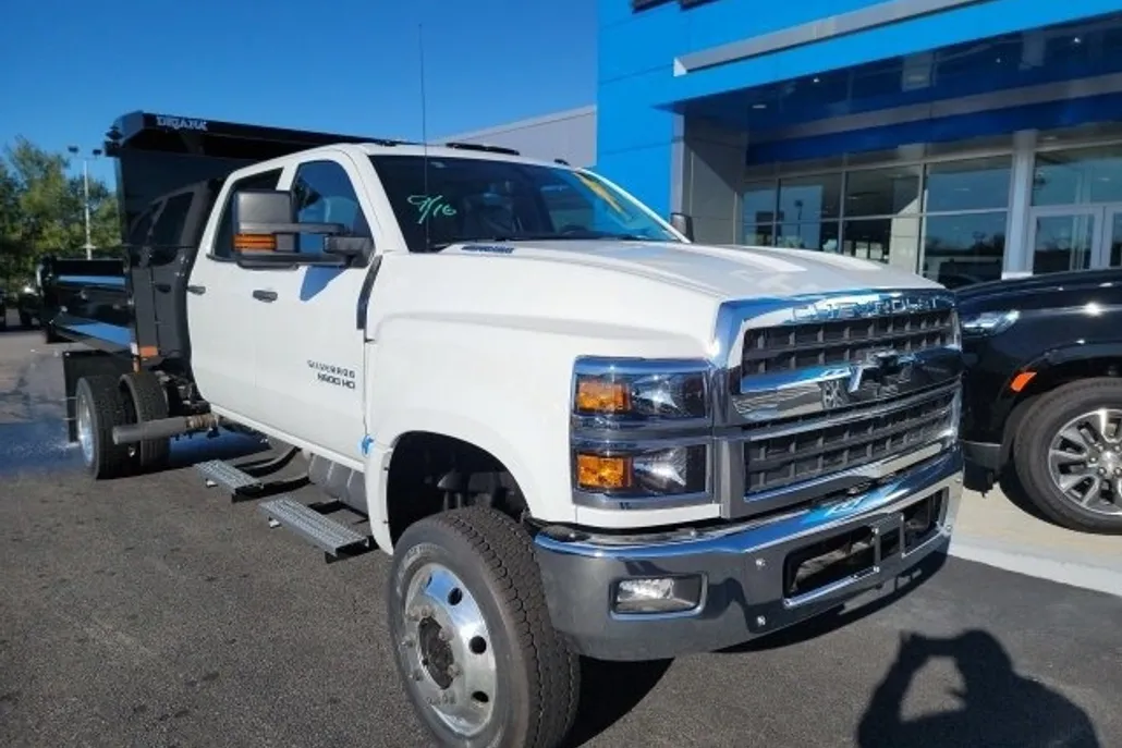 2024 Chevrolet Silverado 5500HD Work Truck photo 1
