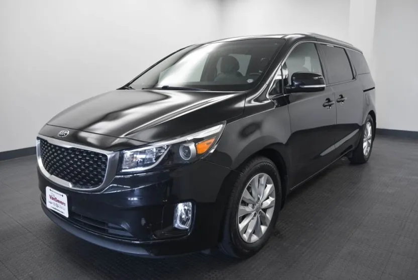 2017 Kia Sedona EX photo 1