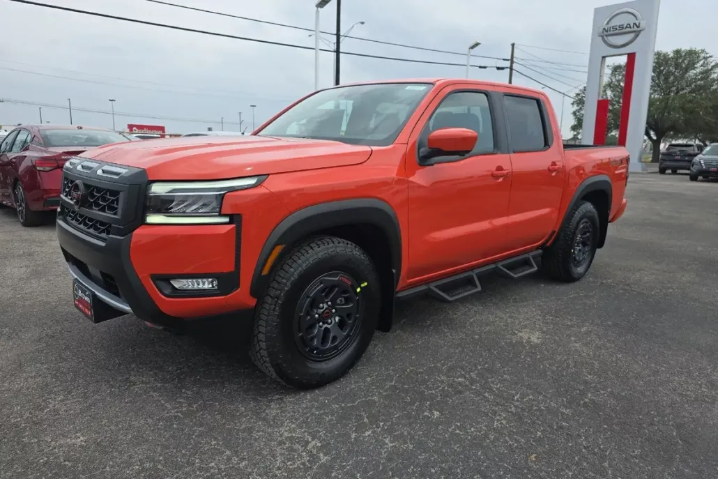 2025 Nissan Frontier Crew Cab PRO-X photo 1