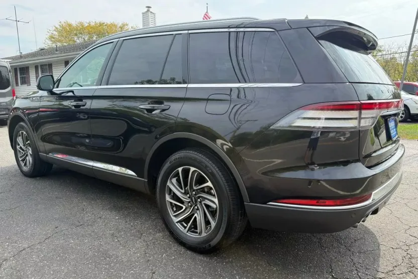 2022 Lincoln Aviator photo 1