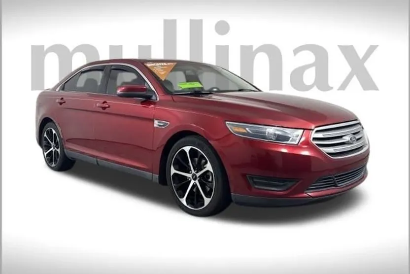 2015 Ford Taurus SEL photo 1