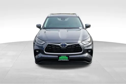 2025 Toyota Highlander Hybrid LE photo 2