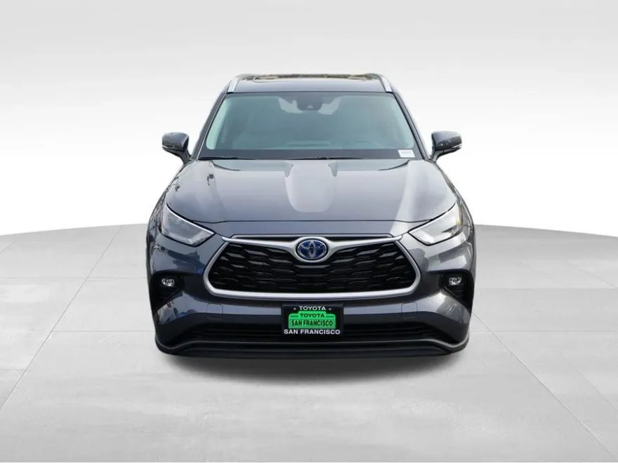 2025 Toyota Highlander Hybrid LE photo 2