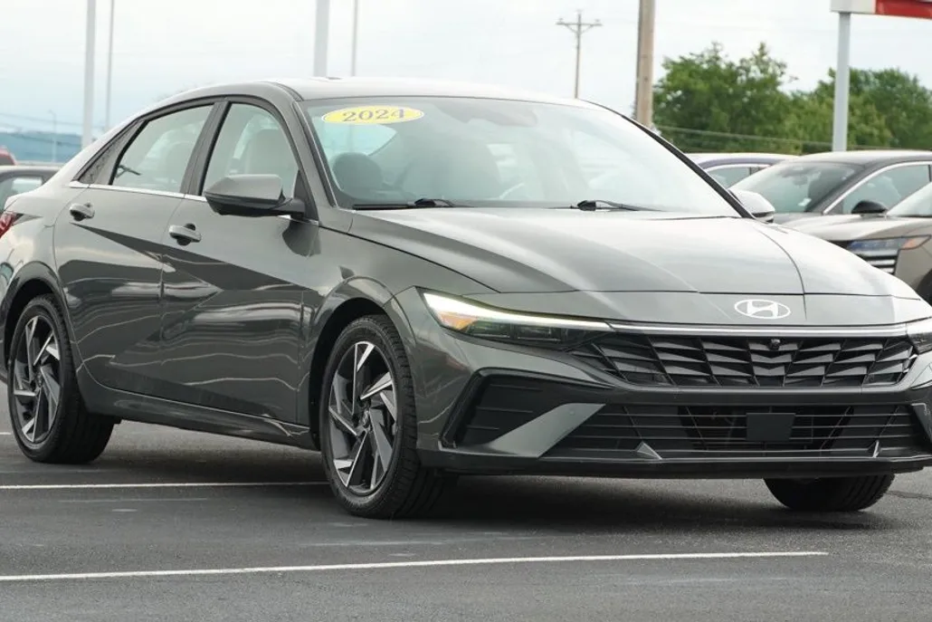 2024 Hyundai Elantra Limited photo 1