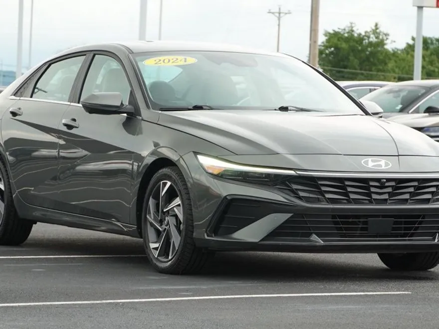 2024 Hyundai Elantra Limited photo 1