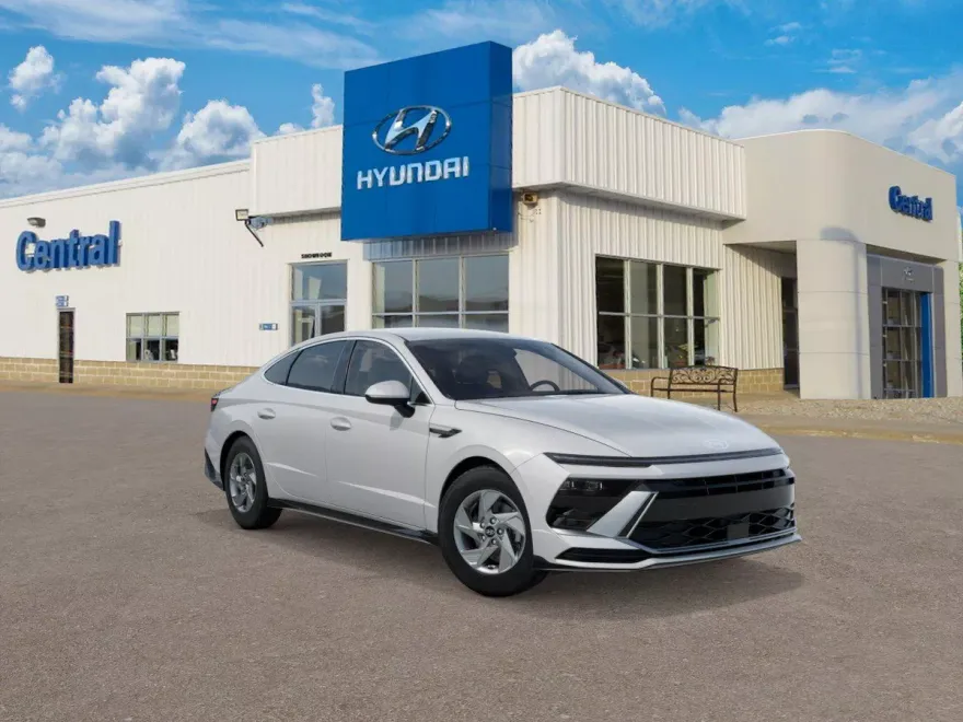 2025 Hyundai Sonata SE photo 1