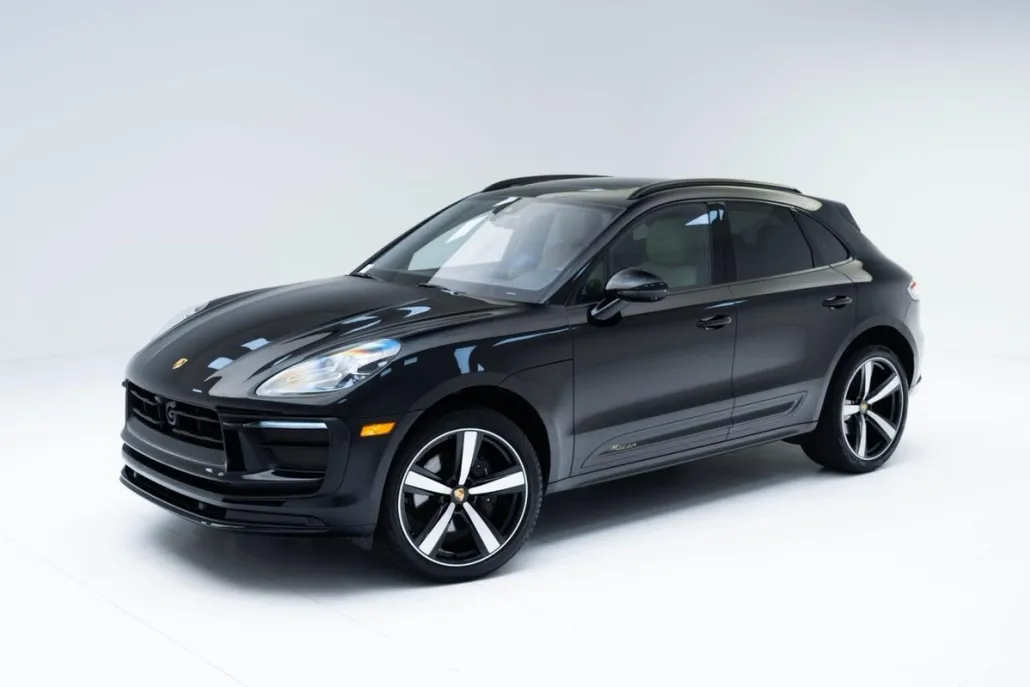 2025 Porsche Macan T photo 1