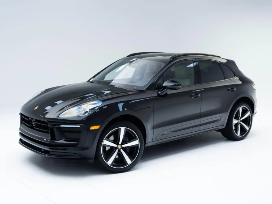 2025 Porsche Macan T photo 1
