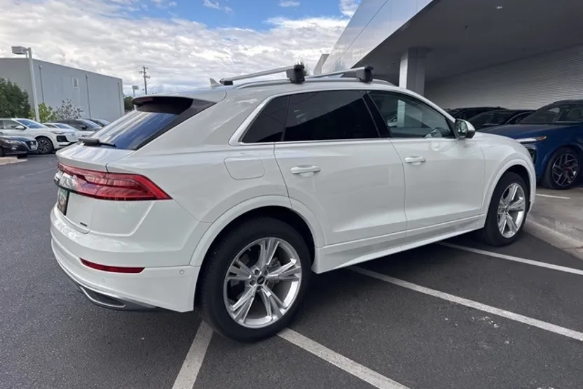 2022 Audi Q8 55 Premium Plus photo 1
