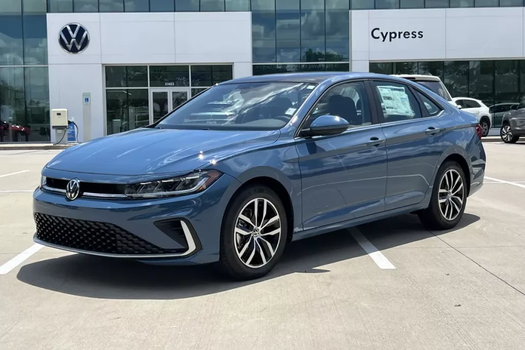 2025 Volkswagen Jetta SE photo 1