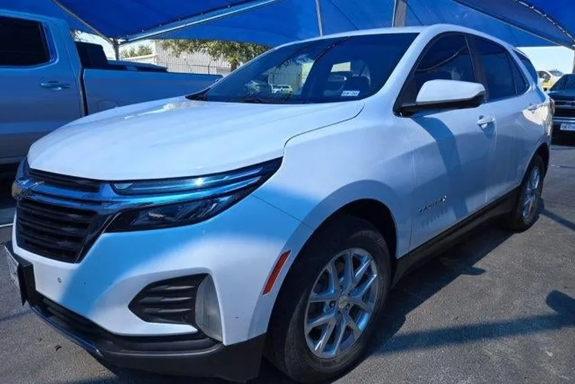 2022 Chevrolet Equinox LT photo 1