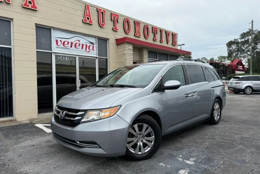 2016 Honda Odyssey SE photo 1