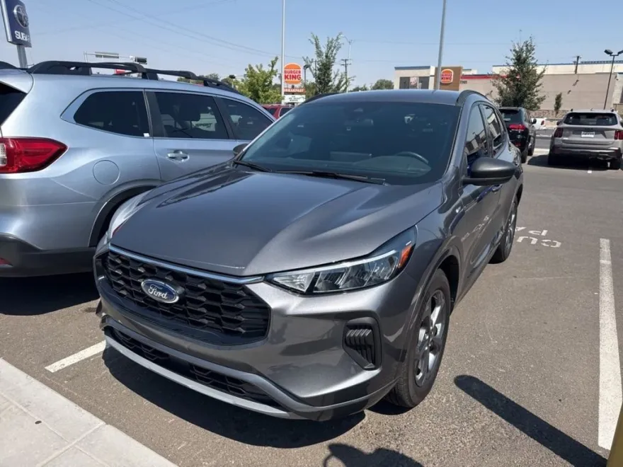 2024 Ford Escape ST-Line photo 1