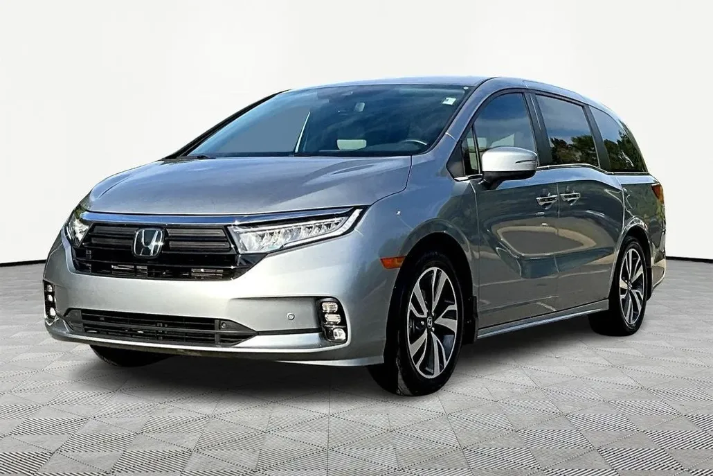 2023 Honda Odyssey Touring photo 1