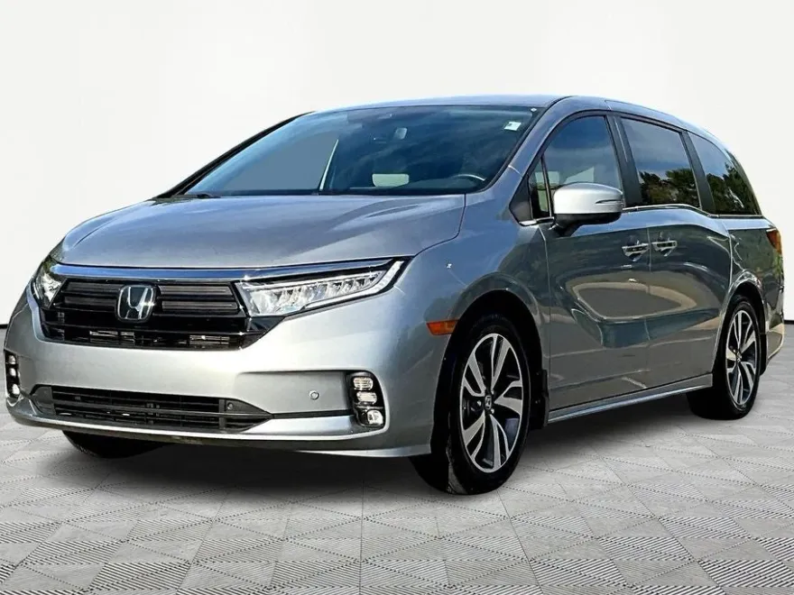 2023 Honda Odyssey Touring photo 1