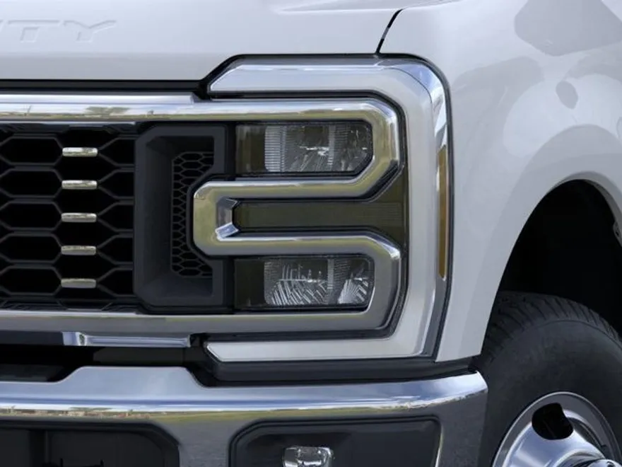 2025 Ford F-350 Lariat photo 1