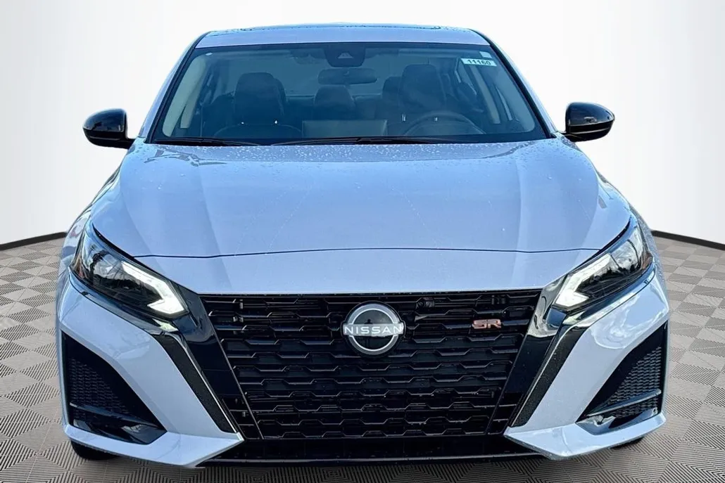 2025 Nissan Altima SR photo 1