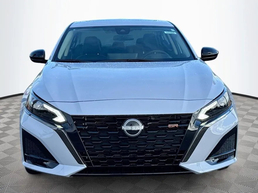 2025 Nissan Altima SR photo 1