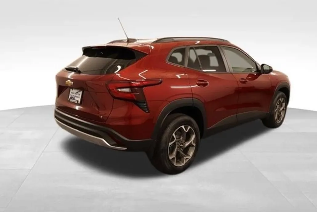 2025 Chevrolet Trax LT photo 1
