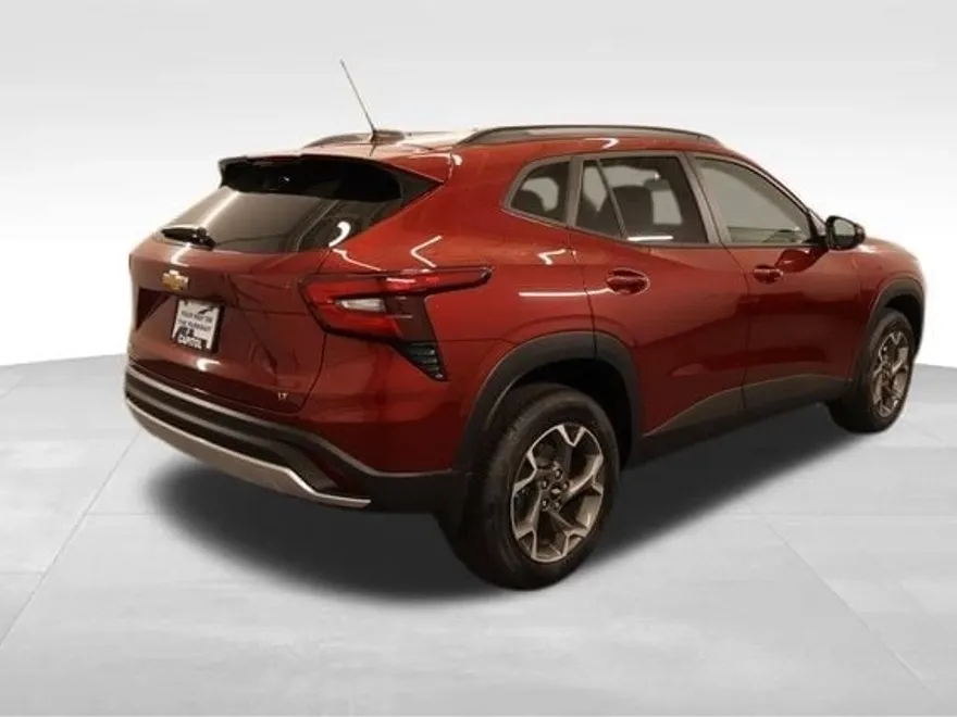 2025 Chevrolet Trax LT photo 1