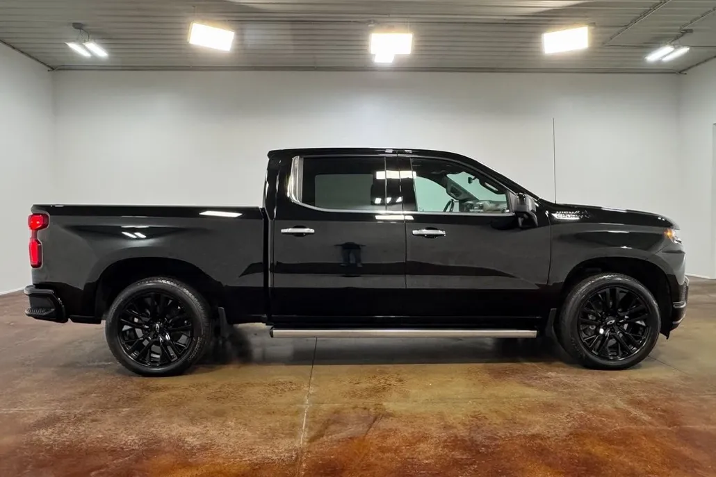 2022 Chevrolet Silverado 1500 High Country photo 1